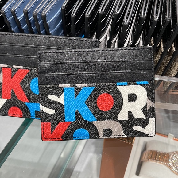 MICHAEL KORS MENS Cooper BLACK MLTI Graphic Logo Tall Card Case 
BLACK MULTI NWT - Picture 6 of 16